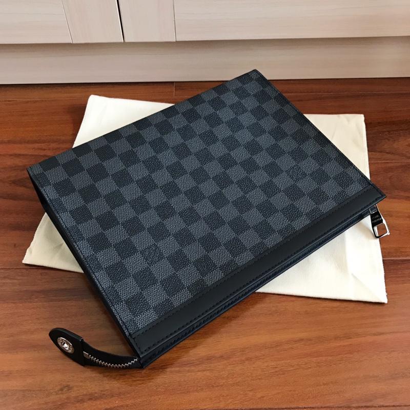 Replica Louis Vuitton M41696 Men Pochette Voyage Pouch 26 Damier Graphite