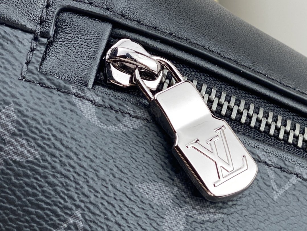 Replica Louis Vuitton M44336 Discovery Bumbag Monogram Eclipse Coated Canvas