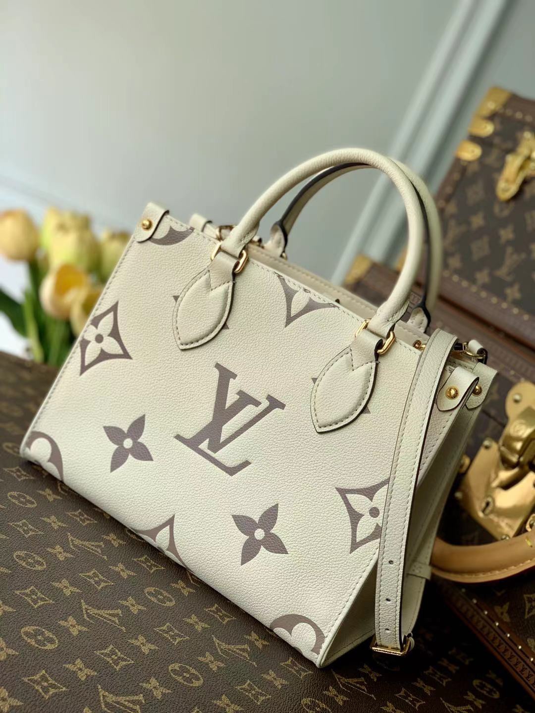 Replica Louis Vuitton M45654 Onthego PM Embossed Grained Cowhide Leather White