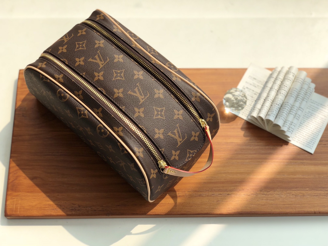 Replica Louis Vuitton M47528 King Size Toiletry Bag Monogram