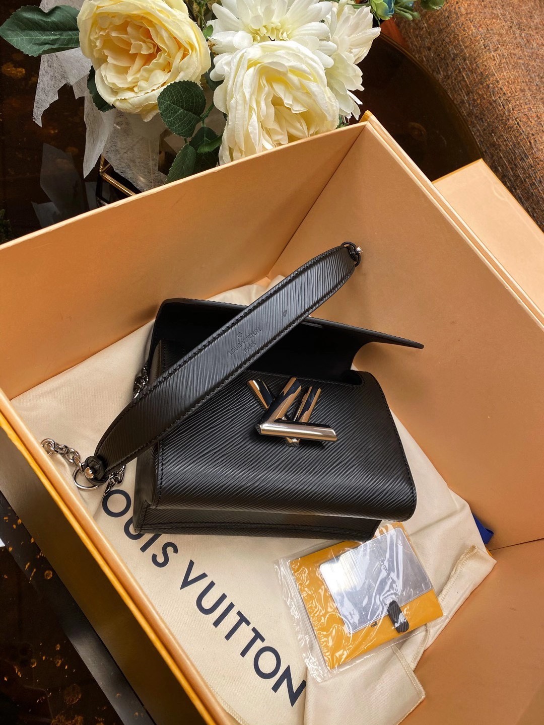 Replica Louis Vuitton M50332 Twist PM Grained Epi Leather Black