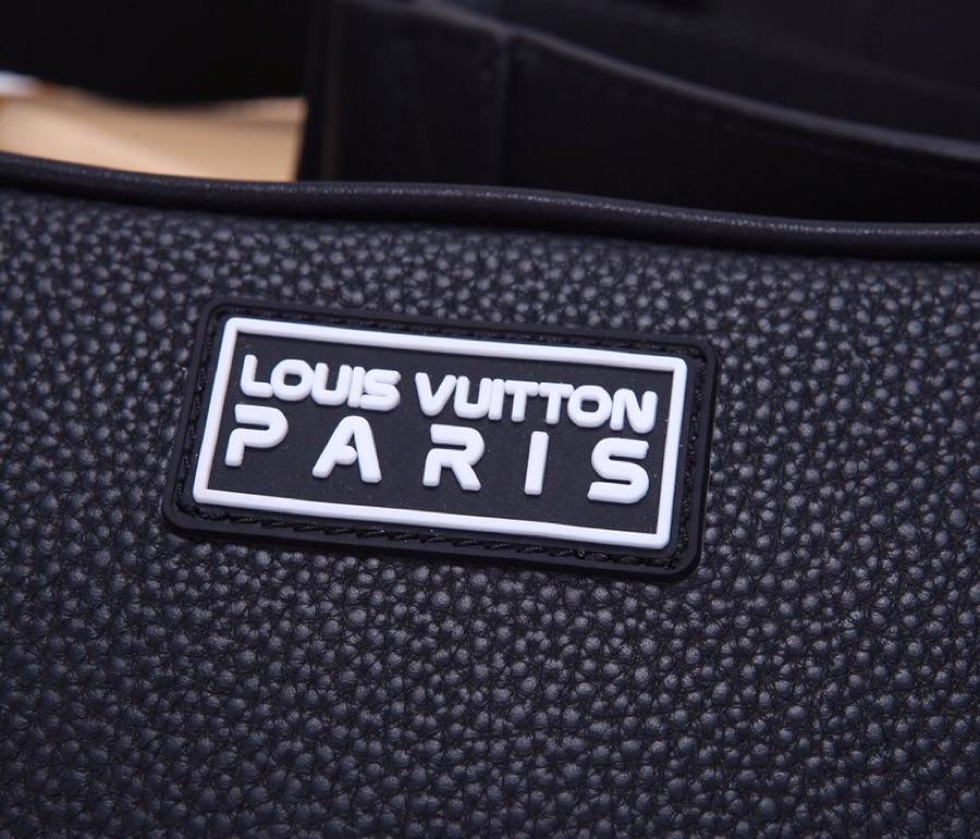 Replica Louis Vuitton M52767 Alpha Messenger Created for the Pre-Collection