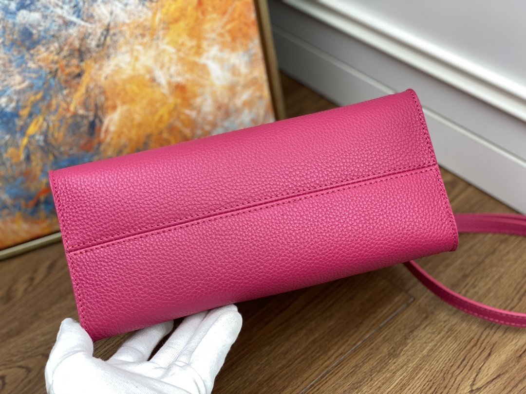 Replica Louis Vuitton M57093 Twist One Handle MM Taurillon eather Pink