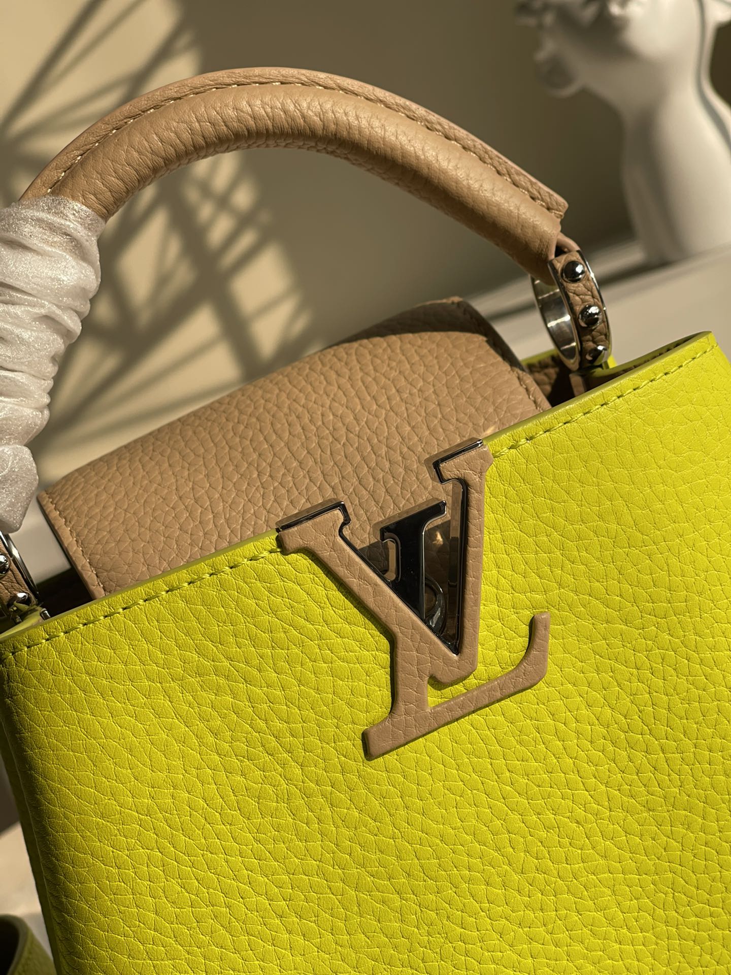 Replica Louis Vuitton M57521 Capucines Mini Handbag Fluorescent Yellow Coquille Beige Taurillon Leather