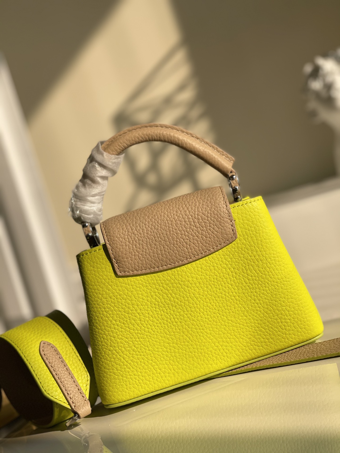 Replica Louis Vuitton M57521 Capucines Mini Handbag Fluorescent Yellow Coquille Beige Taurillon Leather