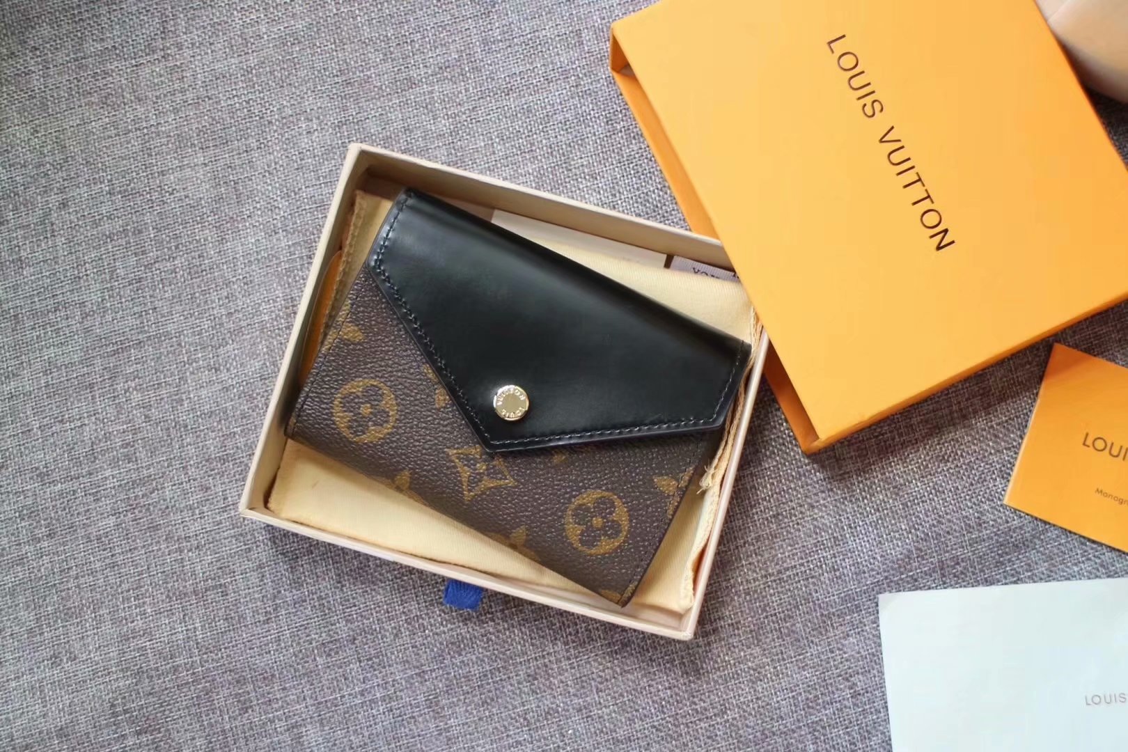 Replica Louis Vuitton M62933 Zoe Wallet Monogram Empreinte Leather Black