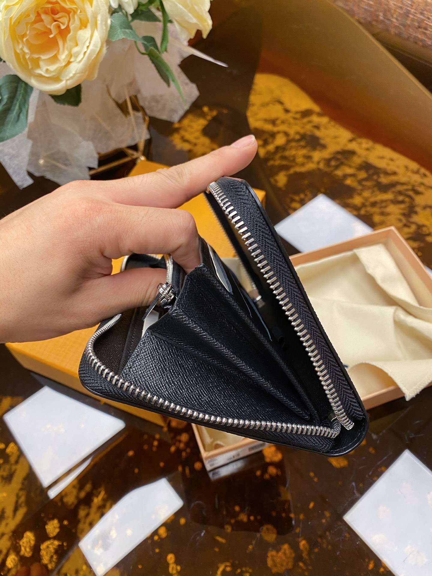 Replica Louis Vuitton M63077 Zippy Wallet