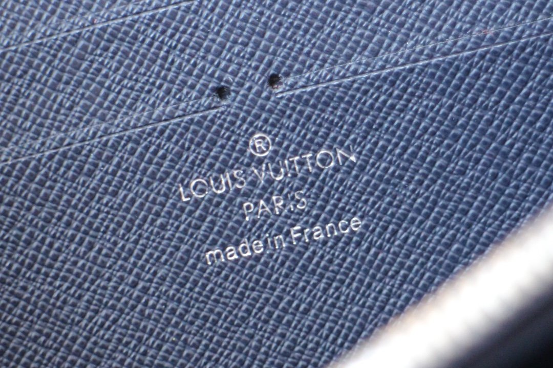 Replica Louis Vuitton M68841 LV Escale Zippy Wallet Pastel Blue