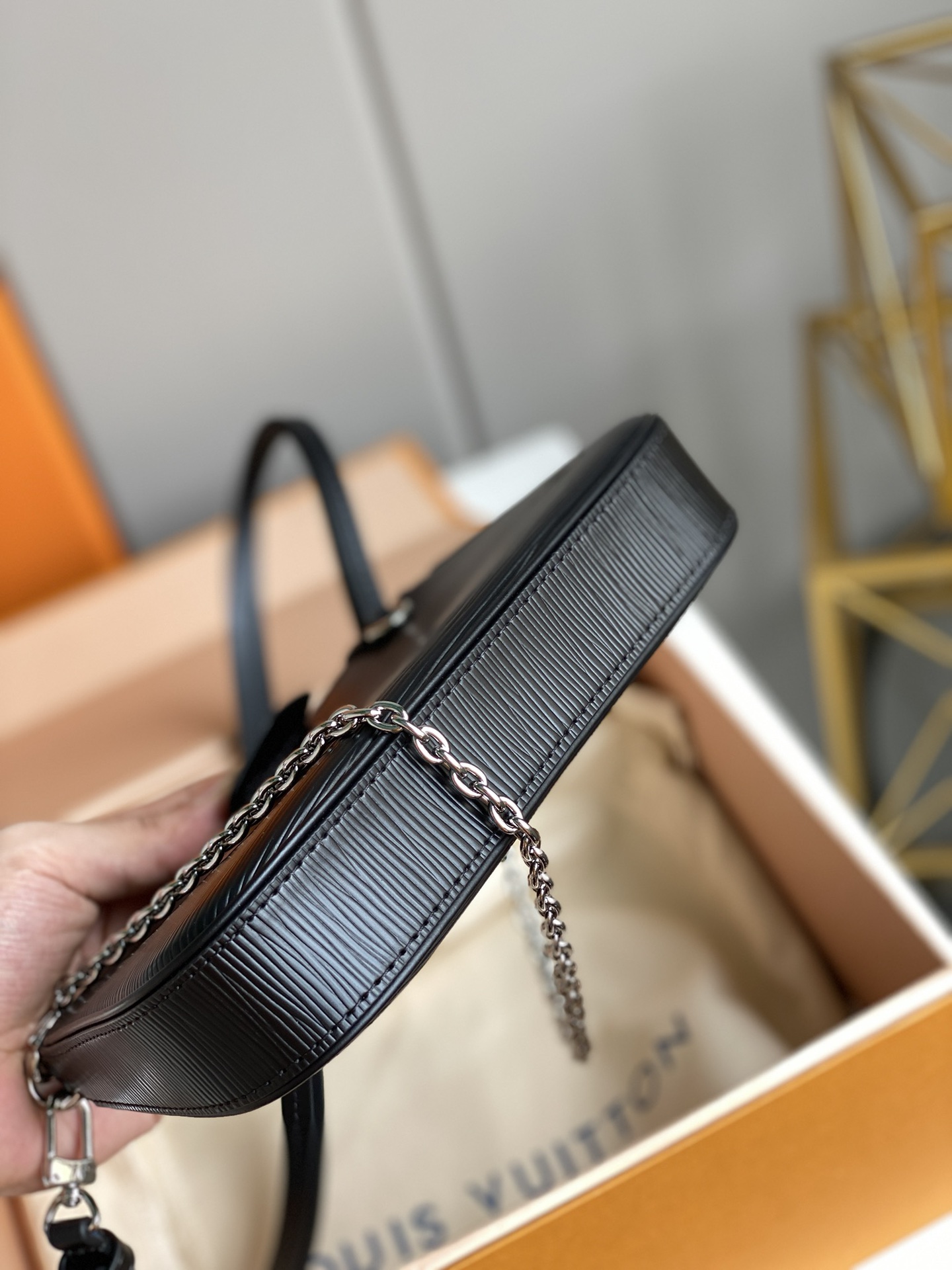 Replica Louis Vuitton M80471 Easy Pouch On Strap Epi Embossed Supple Grained Cowhide Leather Black