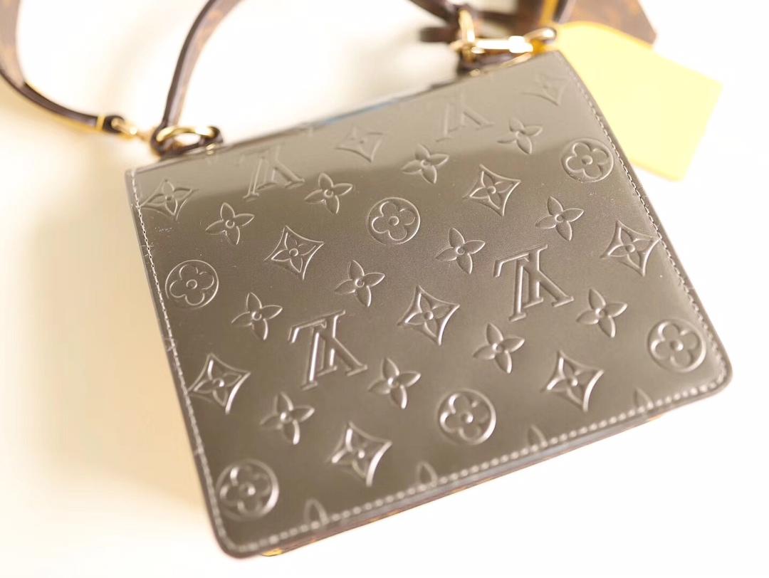 Replica Louis Vuitton M90375 Spring Street Women Shoulder Bag Silver Gray Monogram Vernis