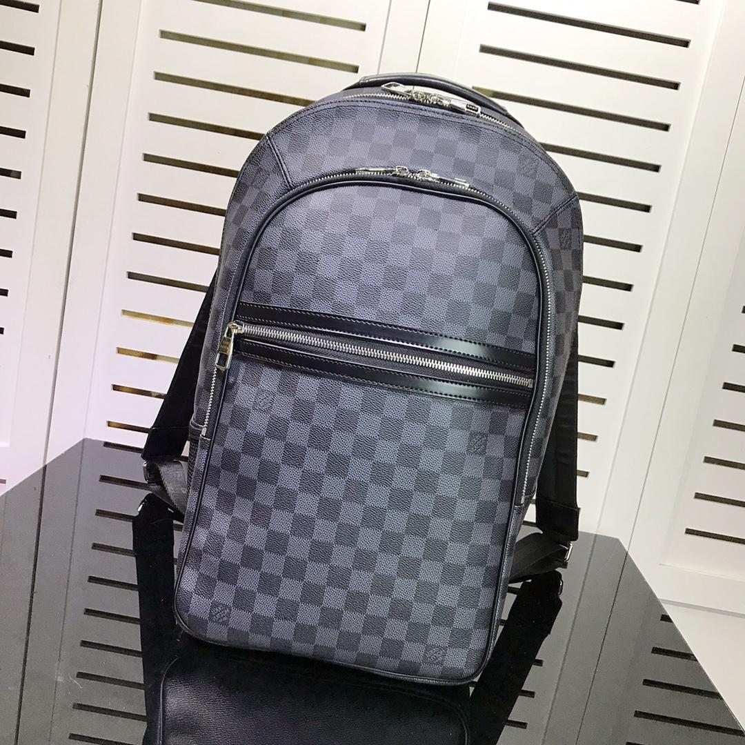 Replica Louis Vuitton Men Michael in Damier Graphite Canvas is a Lightweight Backpack N58024