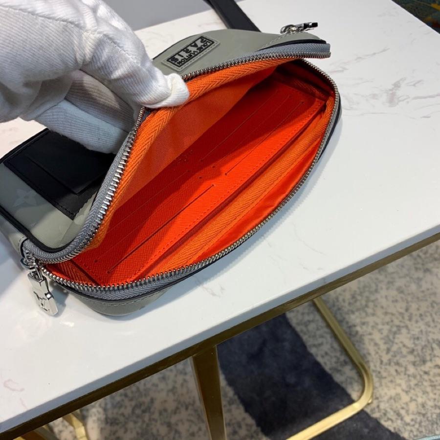 Replica Louis Vuitton Men Pouch 