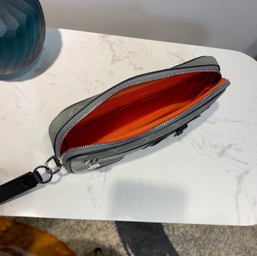 Replica Louis Vuitton Men Pouch 