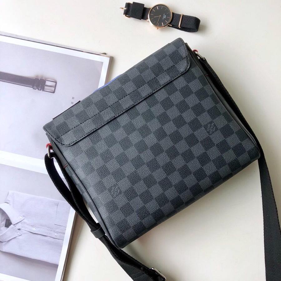 Replica Louis Vuitton N40040 Men District Messenger Damier Graphite Canvas