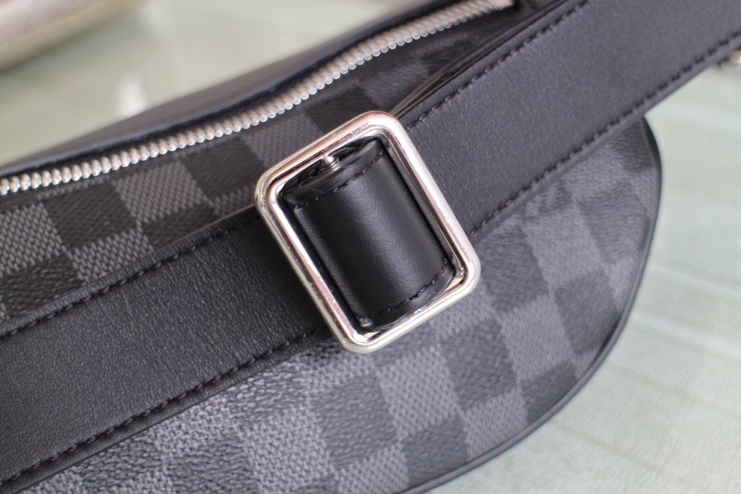 Replica Louis Vuitton N40362 Campus Bumbag in Damier Graphite Coated Canvas with its Silver-Color Zipper