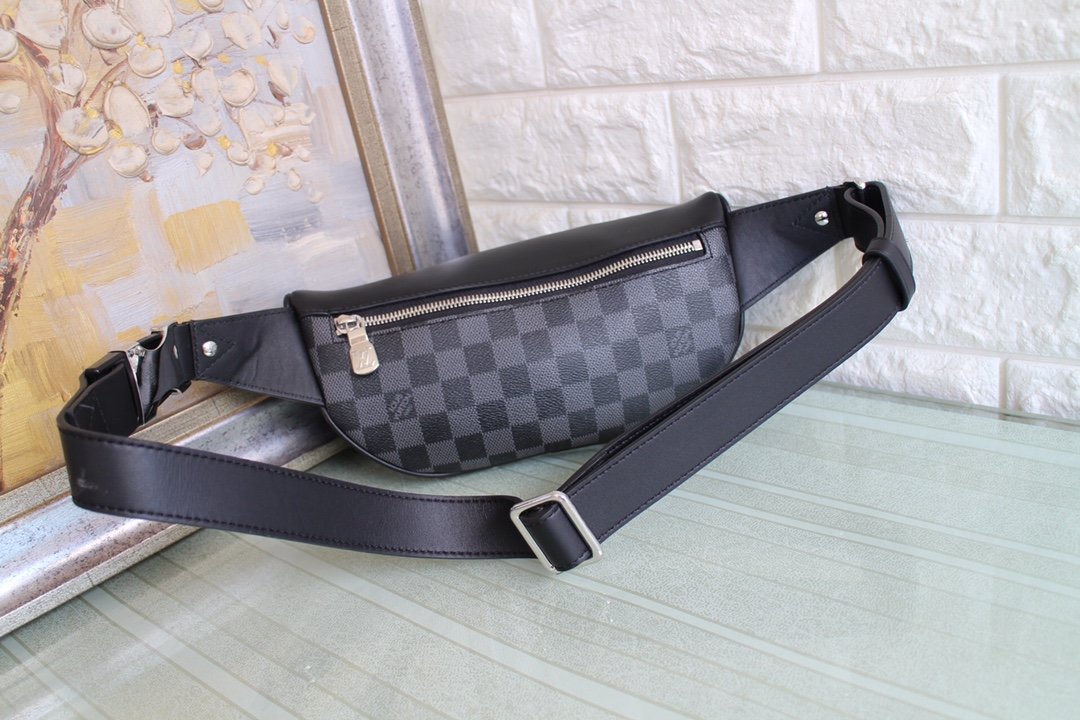 Replica Louis Vuitton N40362 Campus Bumbag in Damier Graphite Coated Canvas with its Silver-Color Zipper