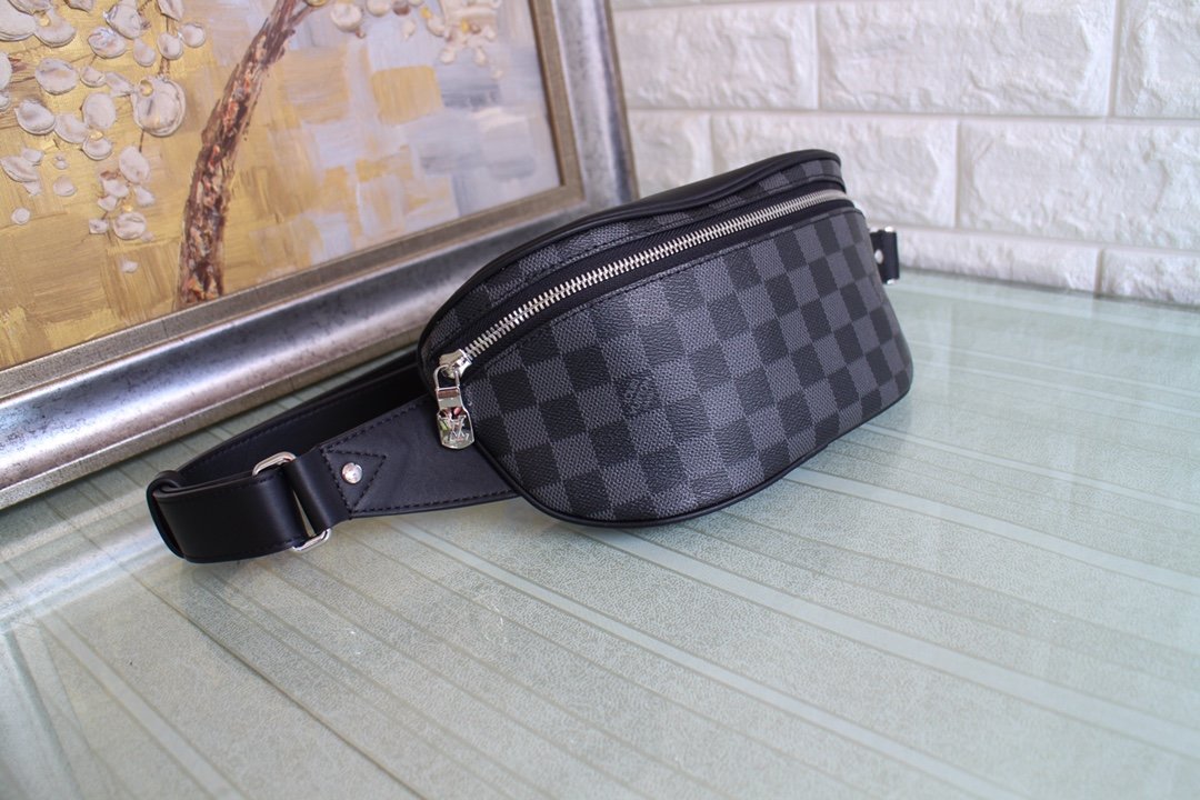 Replica Louis Vuitton N40362 Campus Bumbag in Damier Graphite Coated Canvas with its Silver-Color Zipper