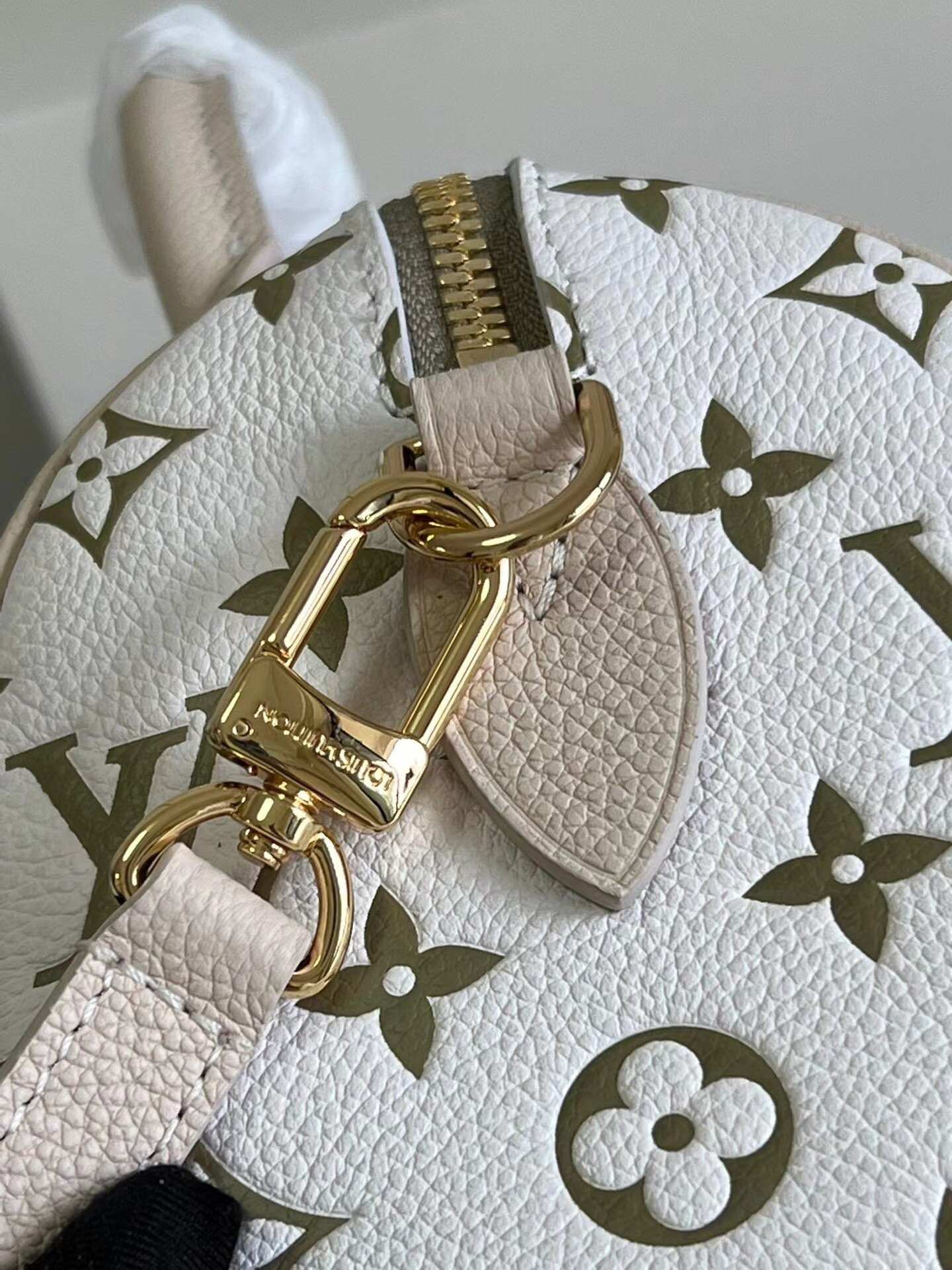 Replica Louis Vuitton Women Speedy Bandouliere 20 Handbag  Printed and Embossed Grained Cowhide Leather M46118