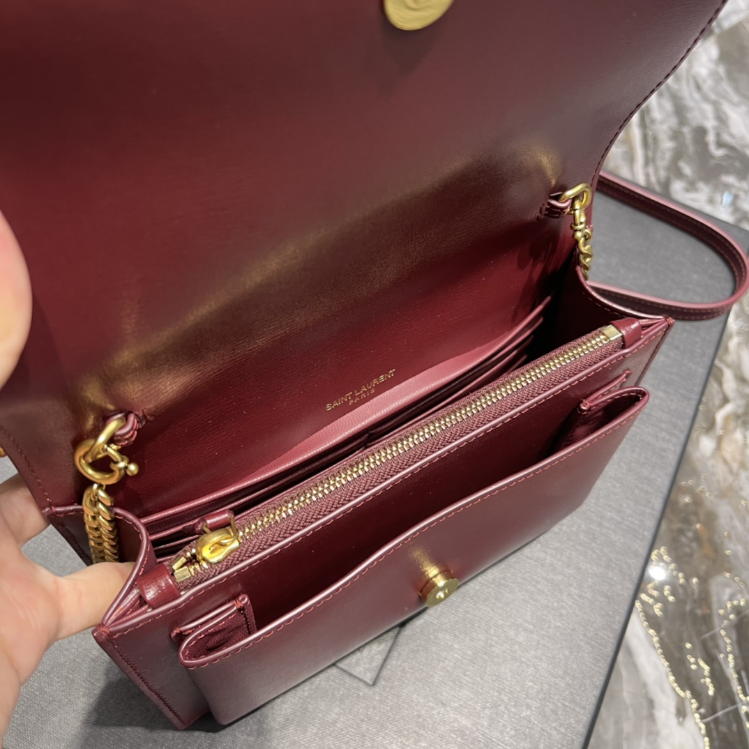 Replica Saint Laurent 19cm Sunset Woc Chain Wallet in Smooth Leather Red with Gold Logo