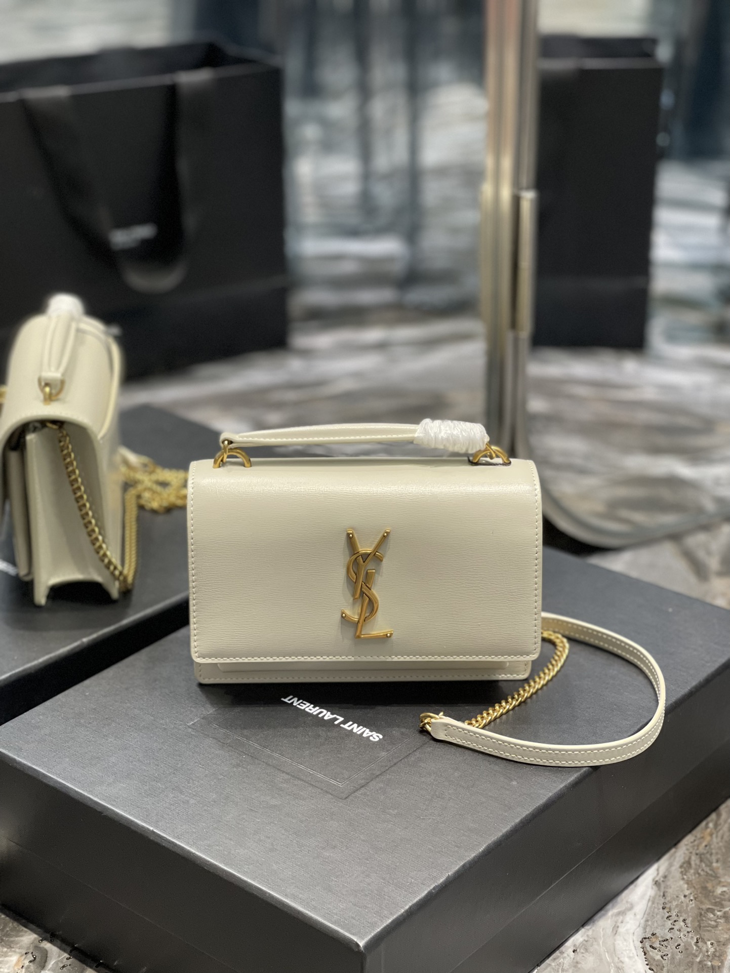 Replica Saint Laurent 19cm Sunset Woc Chain Wallet in Smooth Leather White with Gold Logo