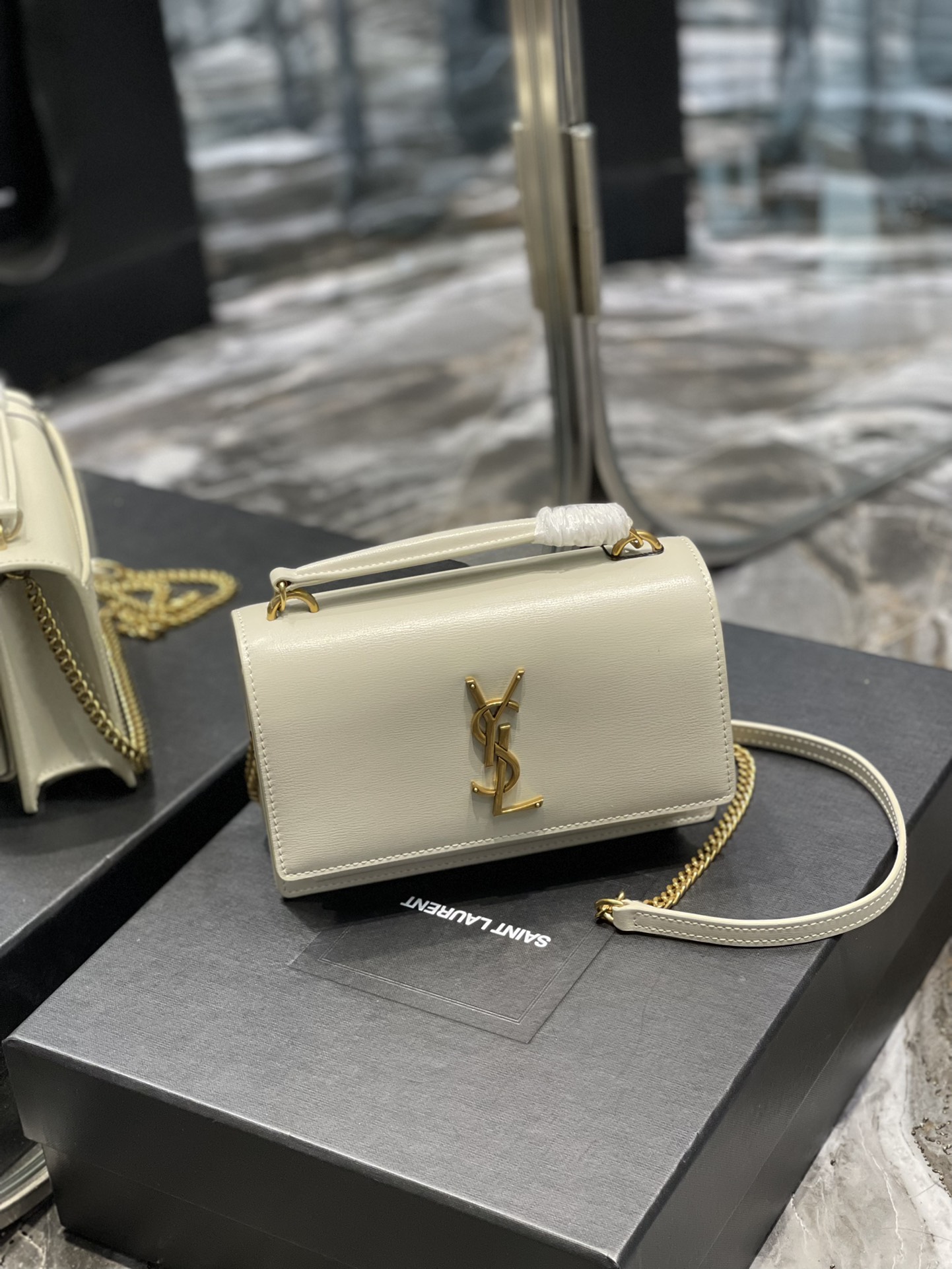 Replica Saint Laurent 19cm Sunset Woc Chain Wallet in Smooth Leather White with Gold Logo