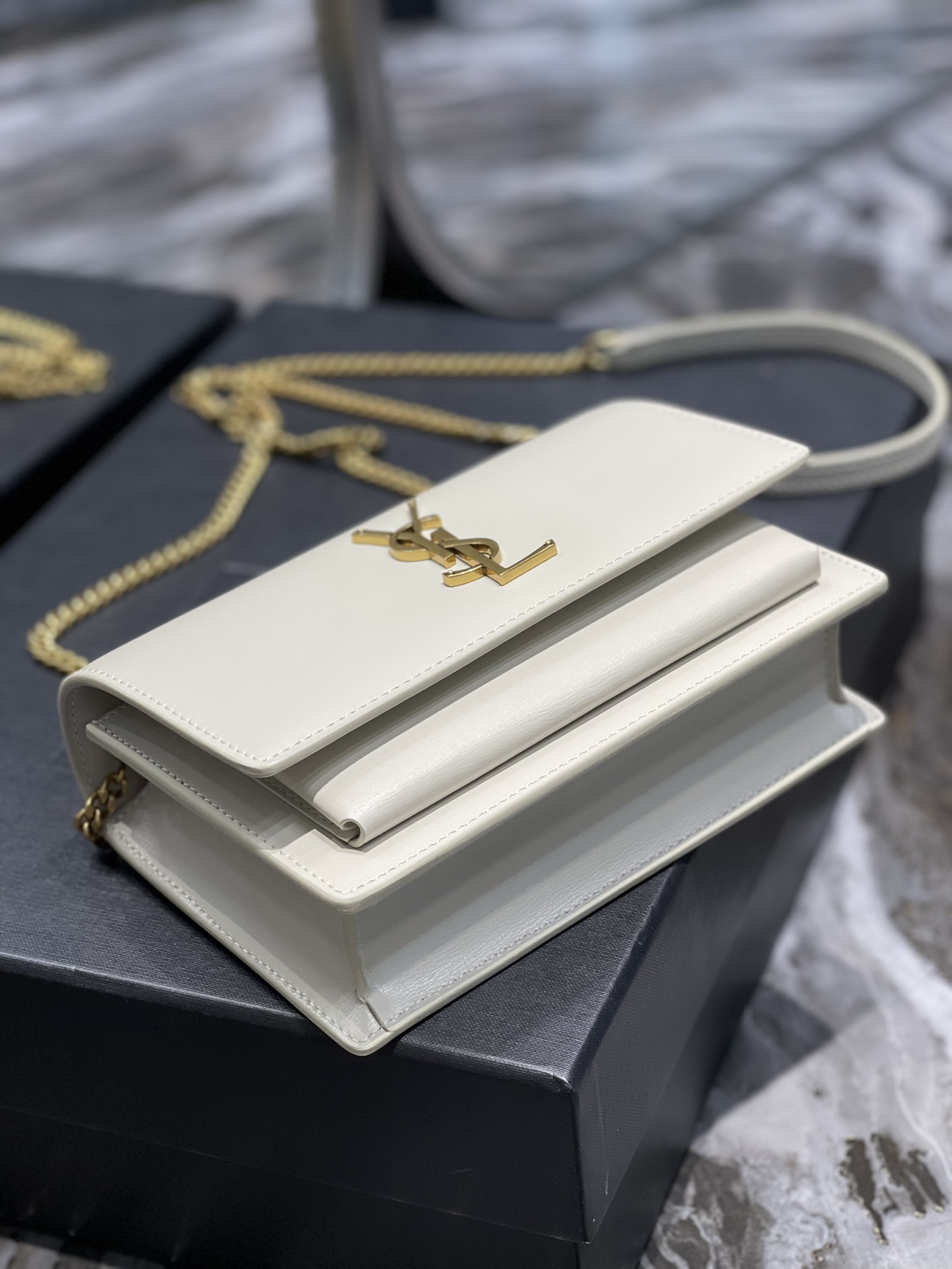 Replica Saint Laurent 19cm Sunset Woc Chain Wallet in Smooth Leather White with Gold Logo