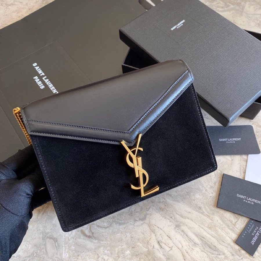 Replica Saint Laurent CASSANDRA Monogram Clasp bag in Smooth Leather Black