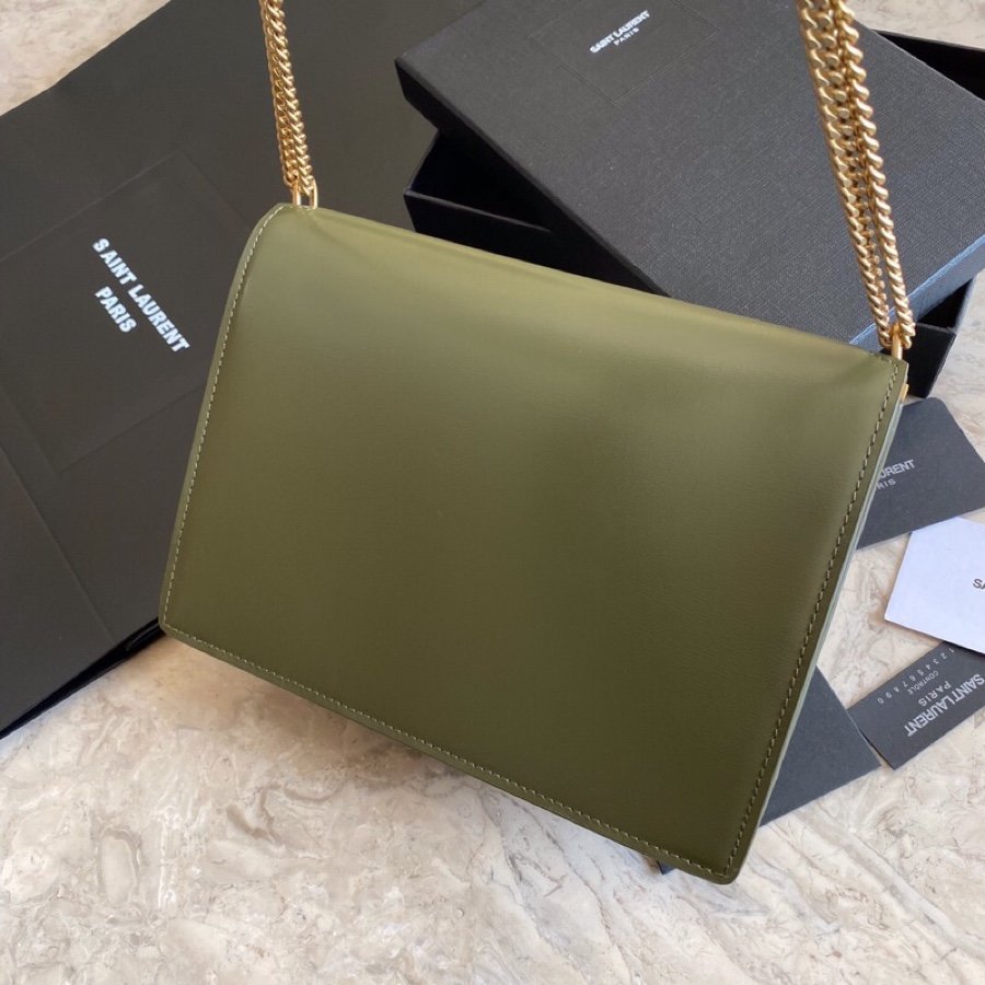 Replica Saint Laurent CASSANDRA Monogram Clasp bag in Smooth Leather Green