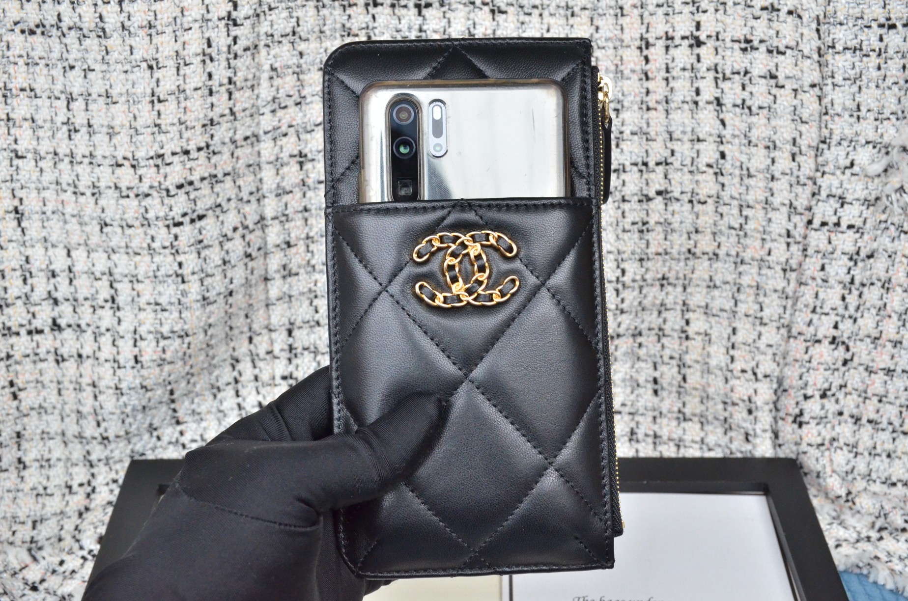 Top Quality Chanel Ohane Phone Shoulder Bag with Gold-Tone Metal 007