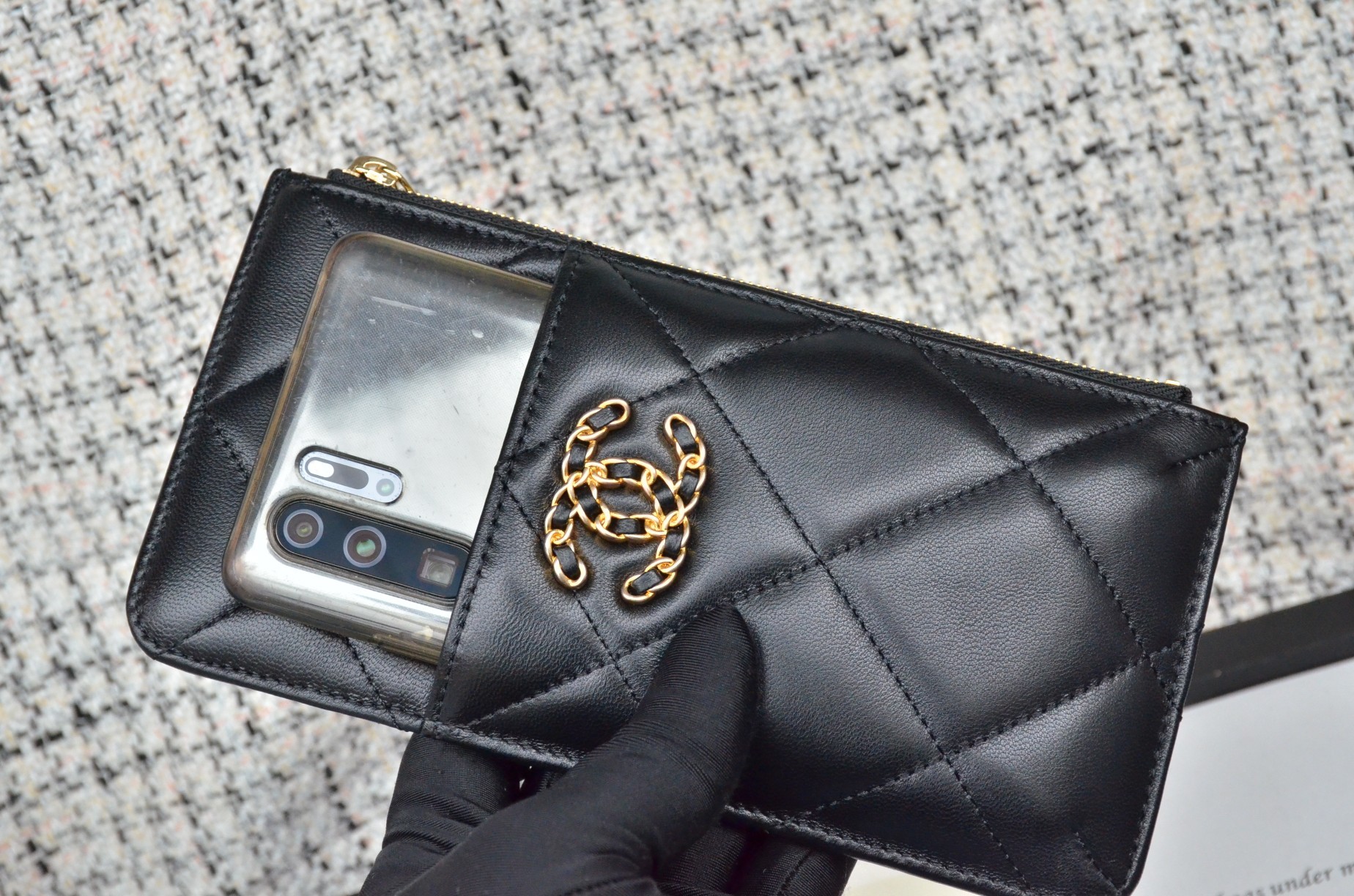 Top Quality Chanel Ohane Phone Shoulder Bag with Gold-Tone Metal 007