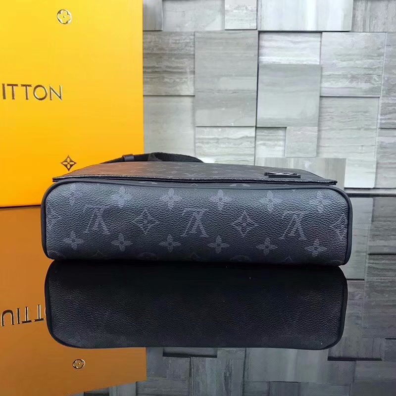 Top Quality Louis Vuitton M44000 District PM Men Messenger Bag Monogram Eclipse Canvas
