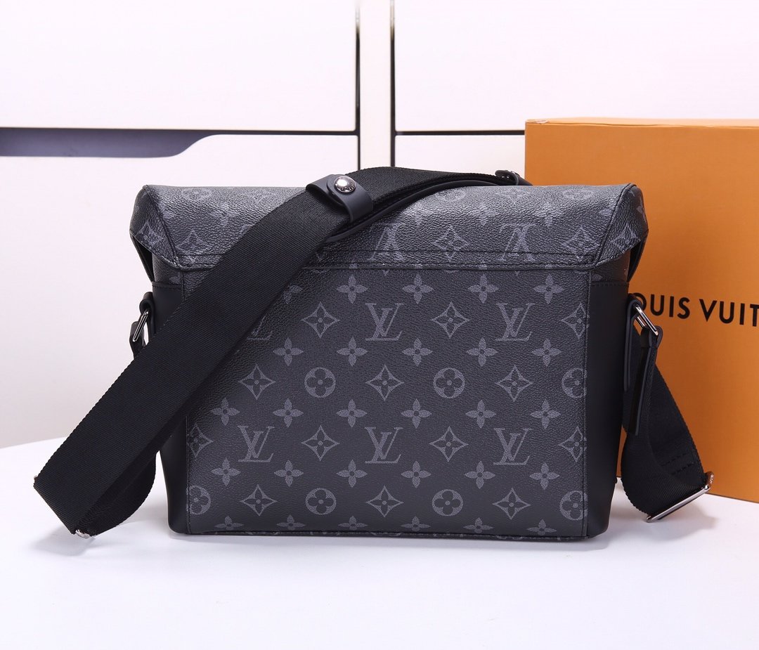 Top Replica Louis Vuitton M40511 Messenger PM Voyager Monogram Eclipse Canvas