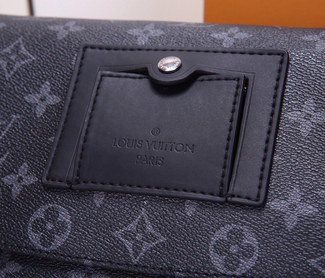 Top Replica Louis Vuitton M40511 Messenger PM Voyager Monogram Eclipse Canvas