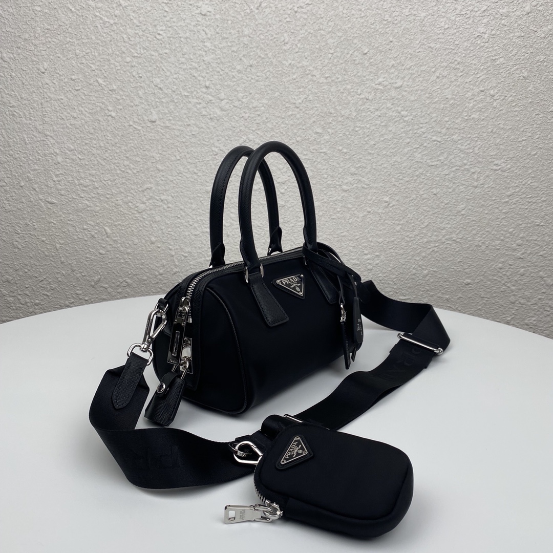 Top Replica Prada Re-Edition 2005 Nylon Bag Black