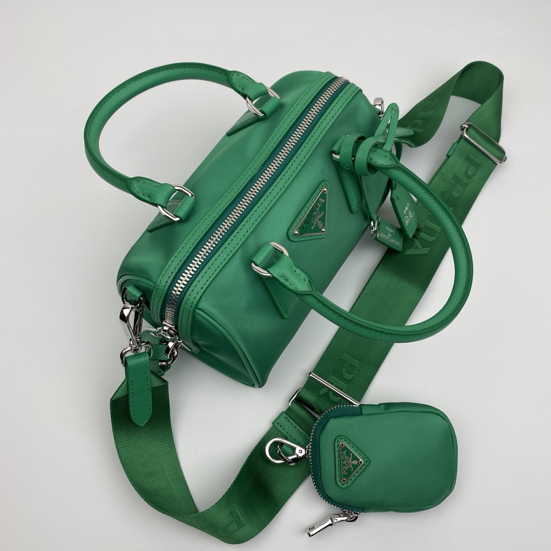 Top Replica Prada Re-Edition 2005 Nylon Bag Green