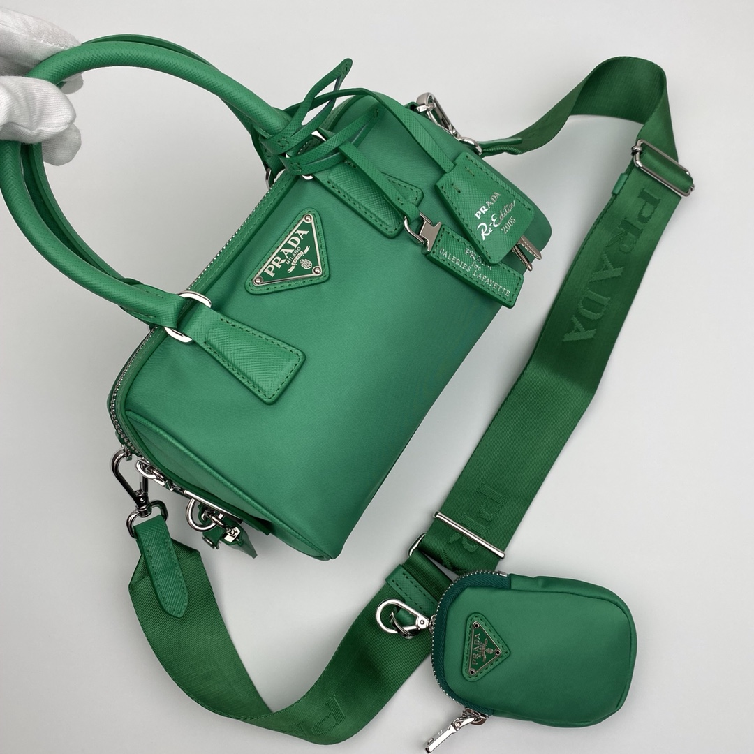 Top Replica Prada Re-Edition 2005 Nylon Bag Green