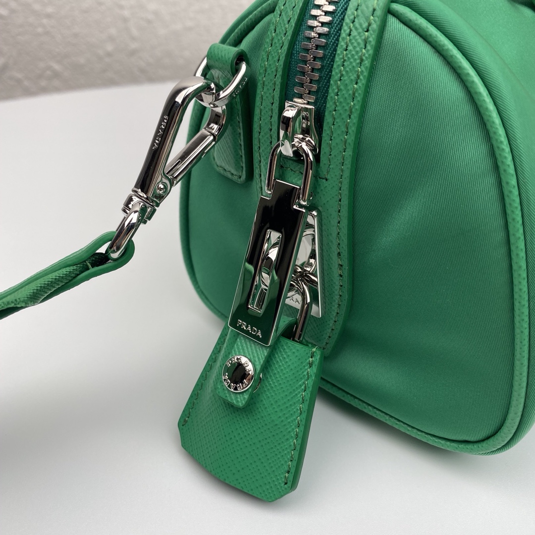 Top Replica Prada Re-Edition 2005 Nylon Bag Green