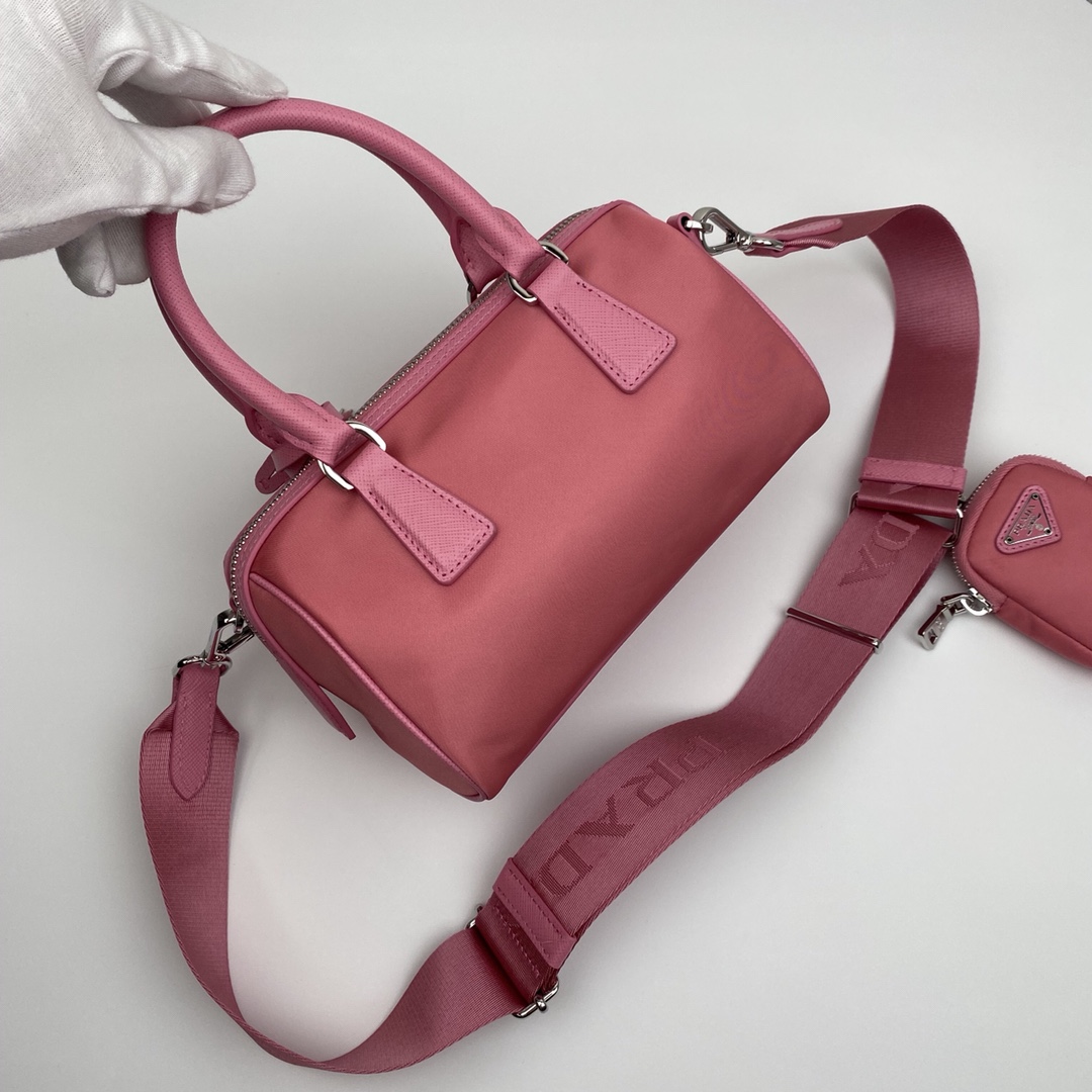 Top Replica Prada Re-Edition 2005 Nylon Bag Pink