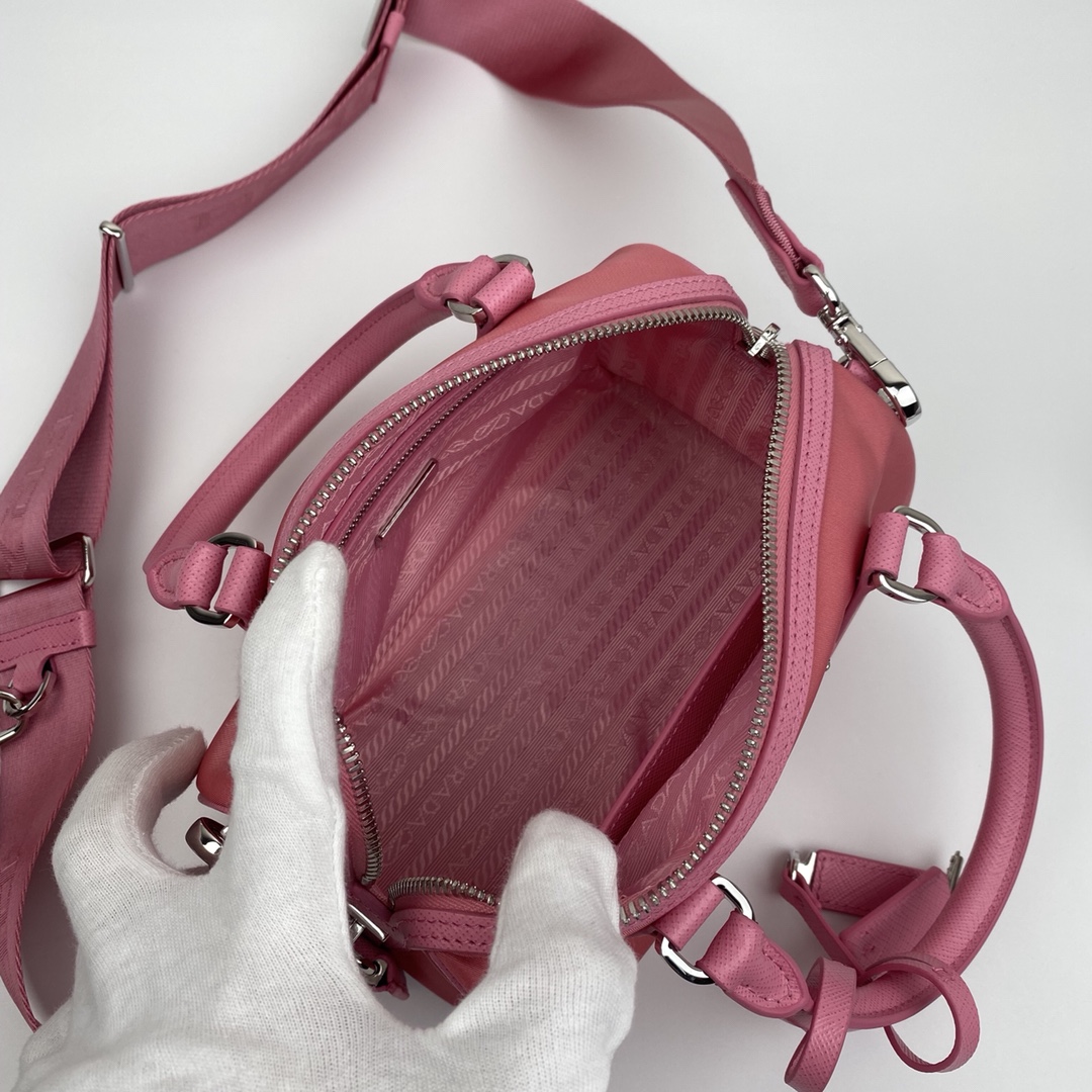 Top Replica Prada Re-Edition 2005 Nylon Bag Pink