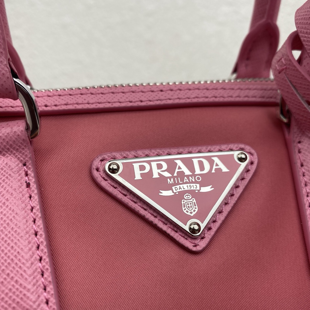 Top Replica Prada Re-Edition 2005 Nylon Bag Pink