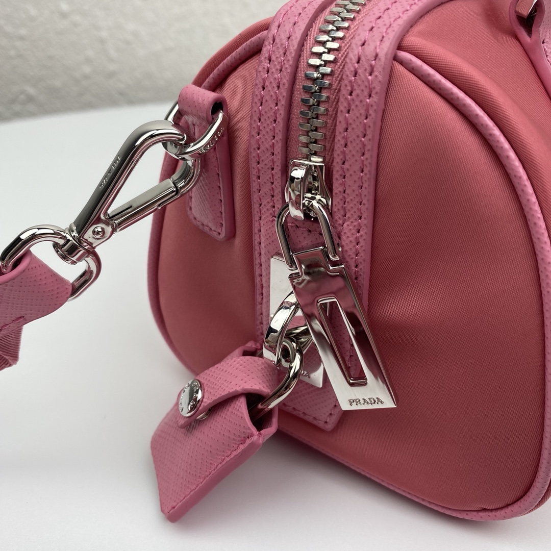 Top Replica Prada Re-Edition 2005 Nylon Bag Pink