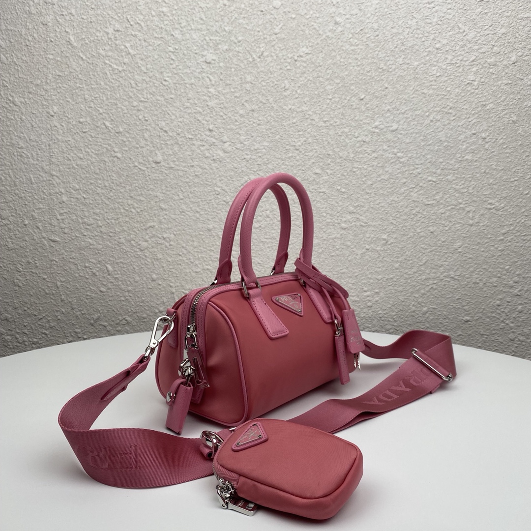 Top Replica Prada Re-Edition 2005 Nylon Bag Pink