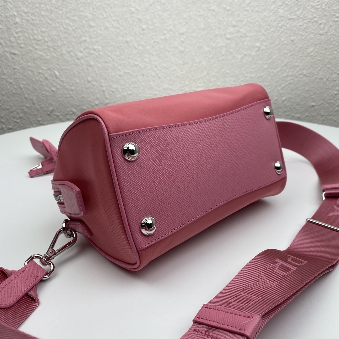 Top Replica Prada Re-Edition 2005 Nylon Bag Pink