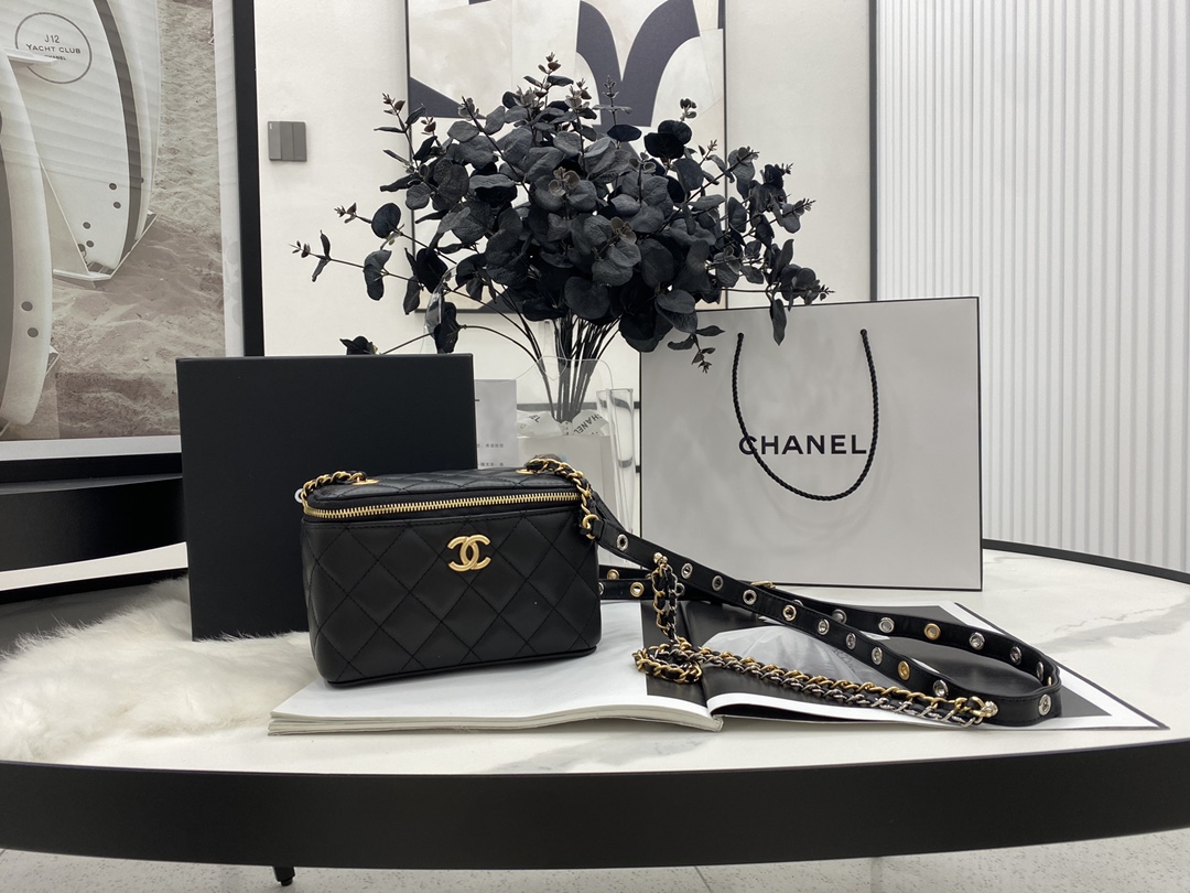 Unique Style Chanel Vanity With Chain Goatskin Gold-Tone Silver-Tone Ruthenium-Finish Metal Black AP2550 Replica