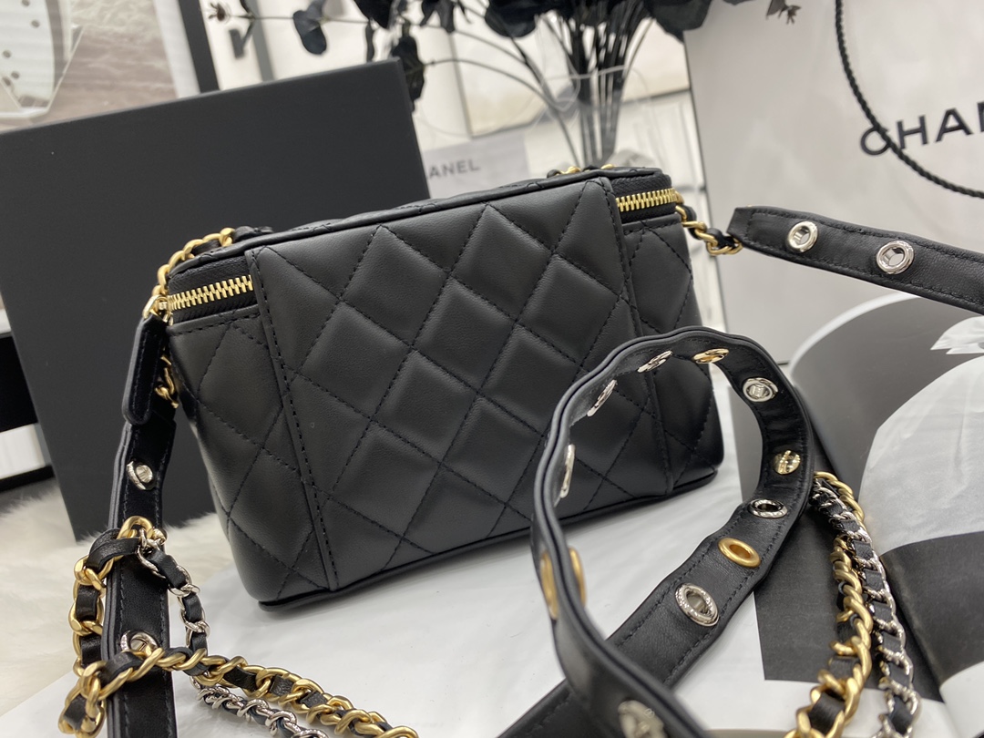Unique Style Chanel Vanity With Chain Goatskin Gold-Tone Silver-Tone Ruthenium-Finish Metal Black AP2550 Replica