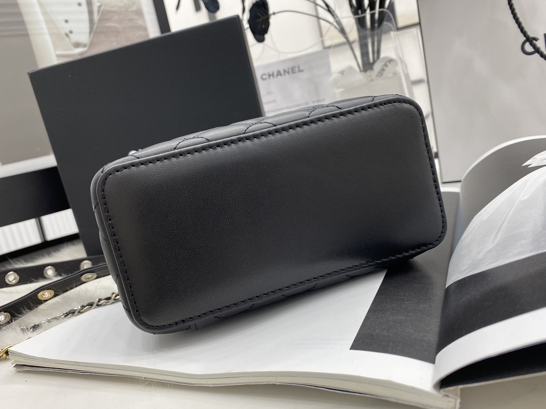 Unique Style Chanel Vanity With Chain Goatskin Gold-Tone Silver-Tone Ruthenium-Finish Metal Black AP2550 Replica