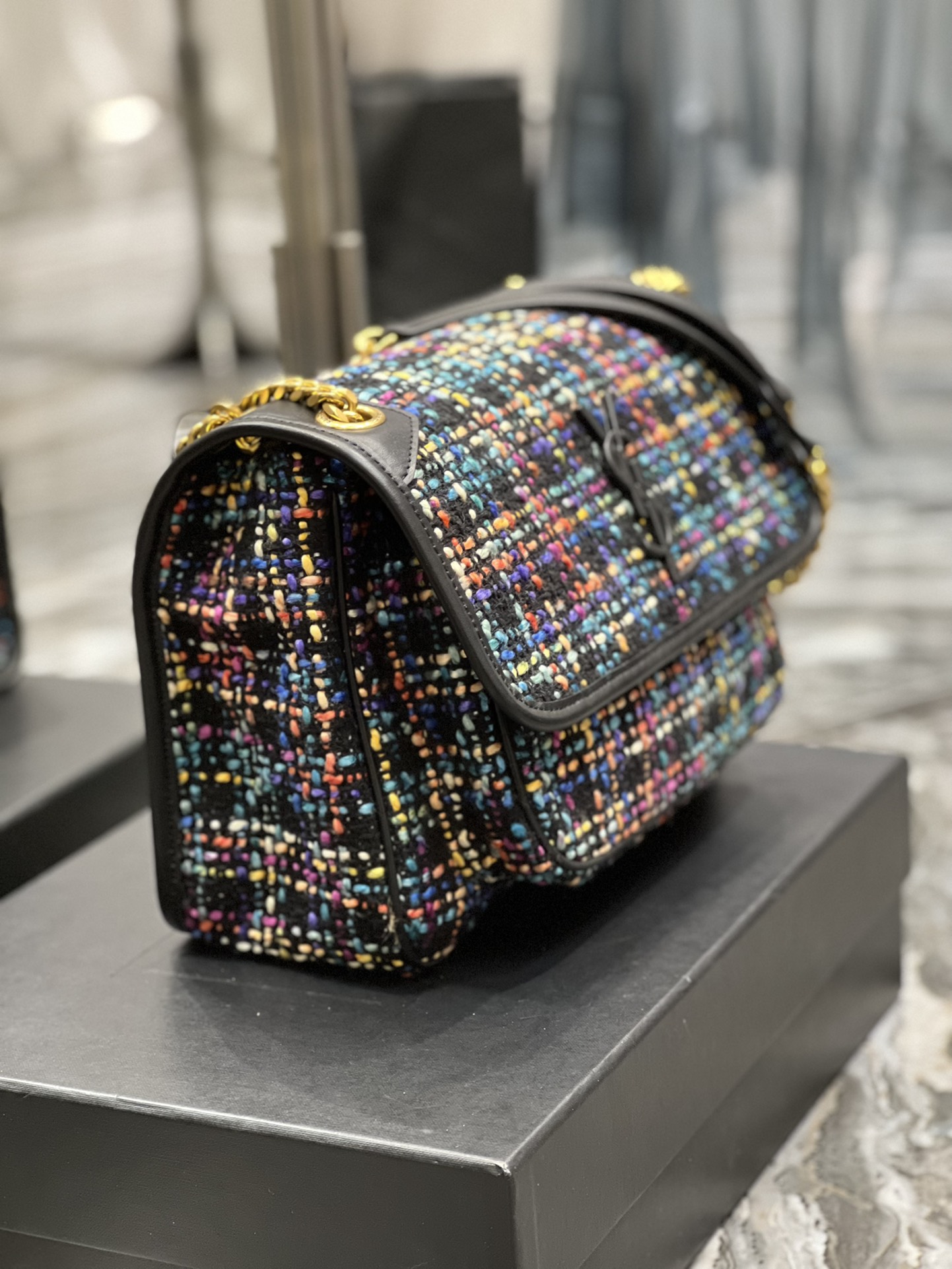 Yves Saint Laurent NIKI Medium Chain Bag In Multicolor Raffia 28cm