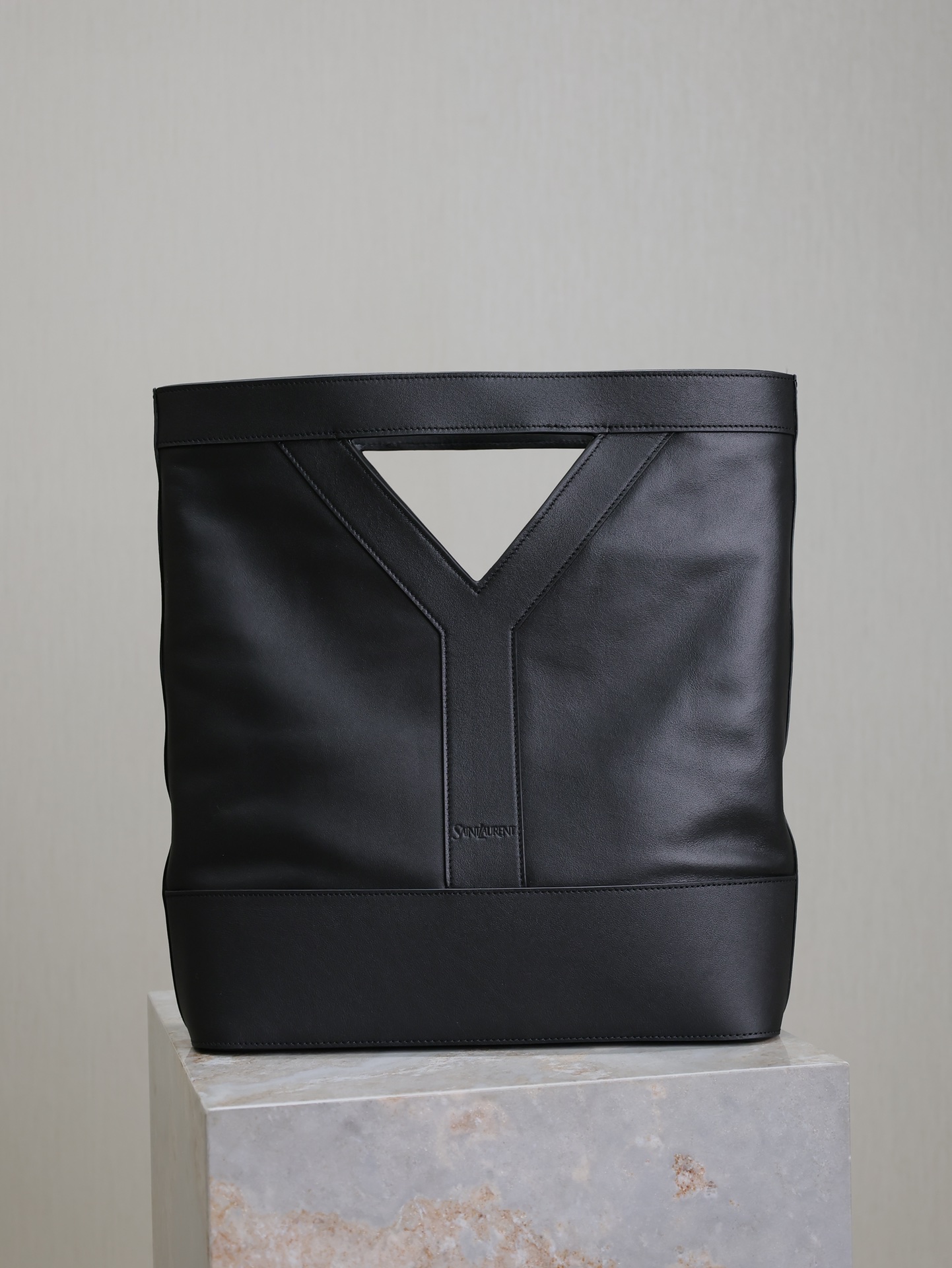 Yves Saint Laurent Y Tote  Bag In Black Leather