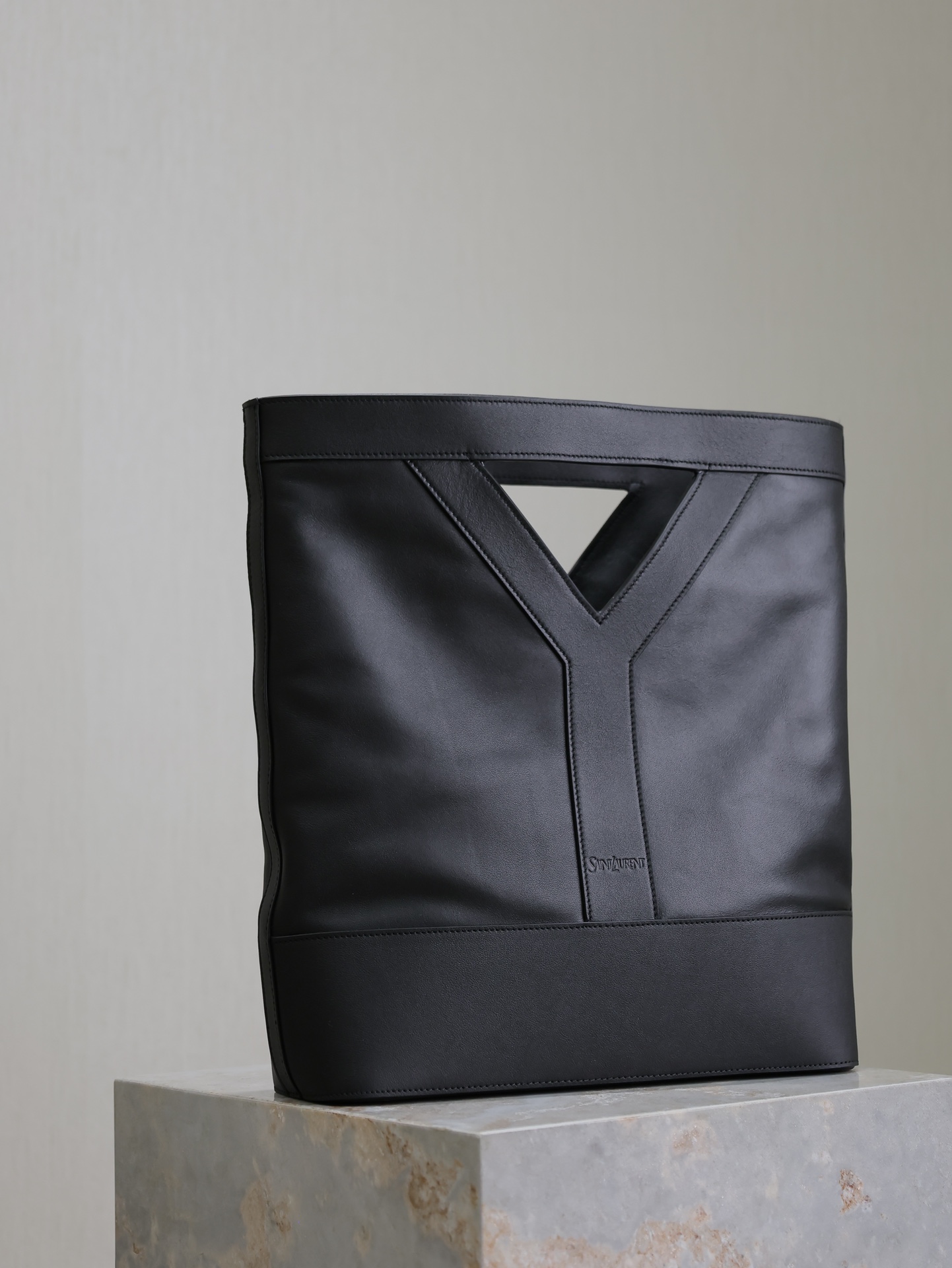 Yves Saint Laurent Y Tote  Bag In Black Leather