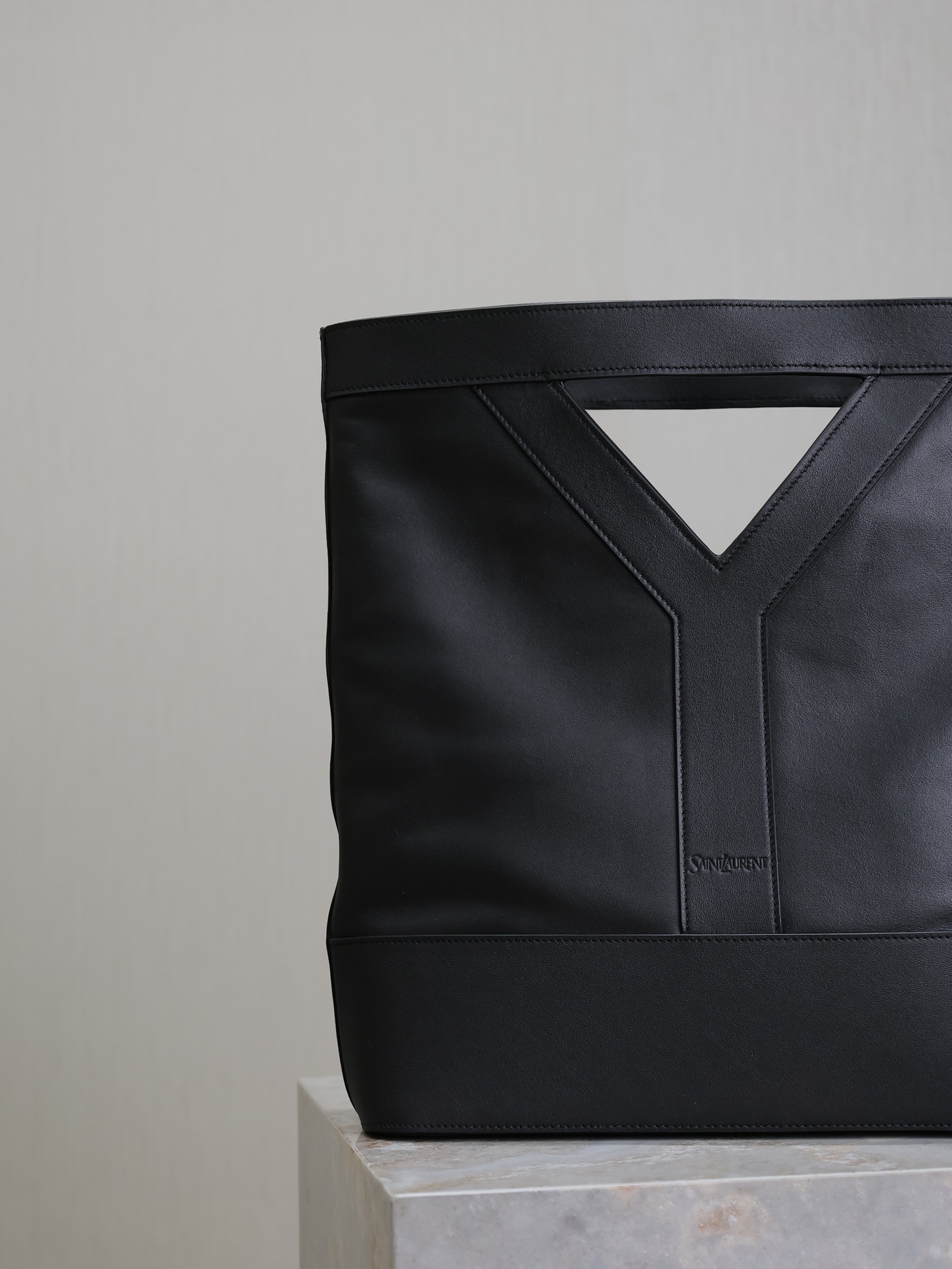 Yves Saint Laurent Y Tote  Bag In Black Leather